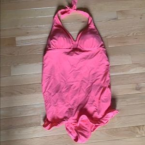Jessica Simpson maternity bathing suit